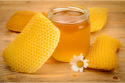 Keep the sweetness contained with Glass honey jars